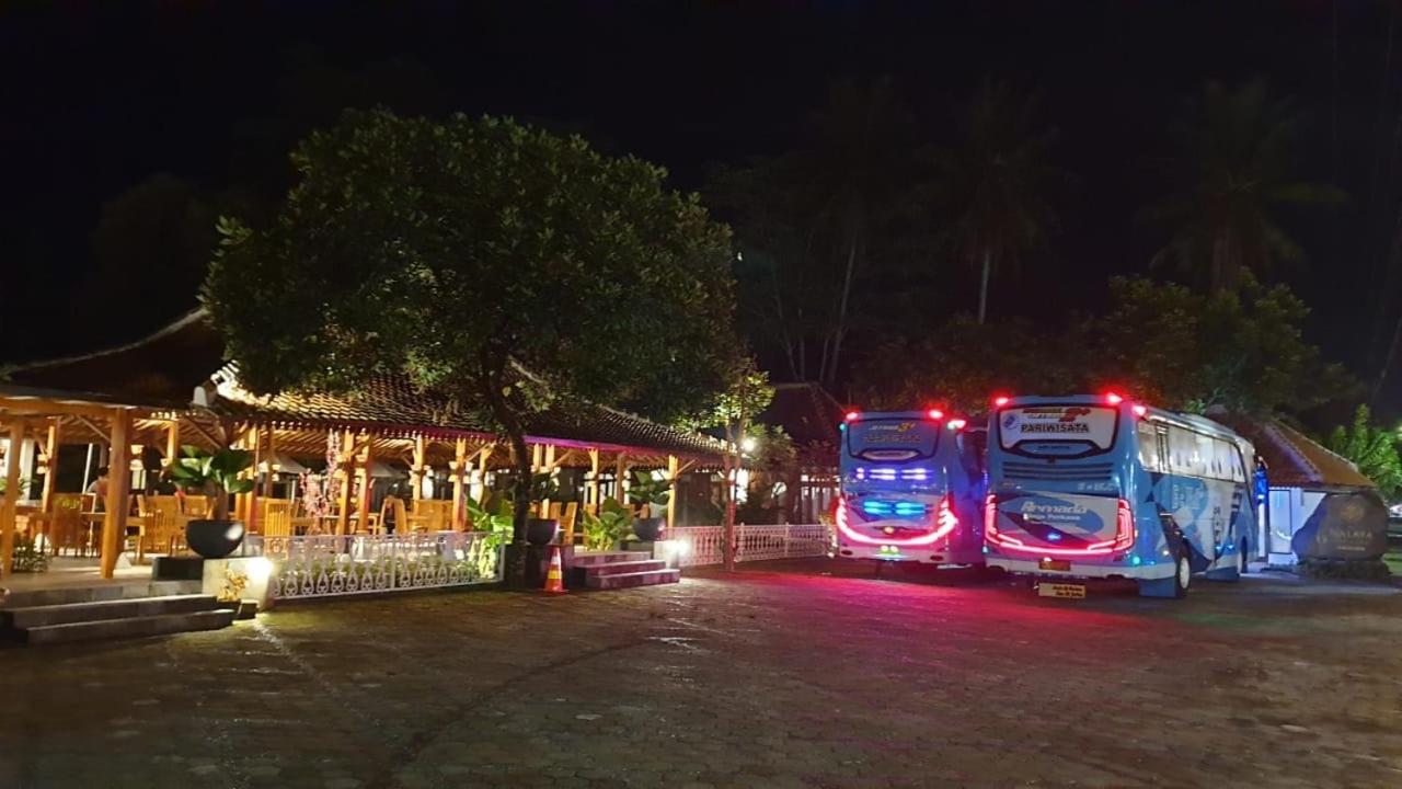 The Nalaya Hotel & Resto มาเกอลัง ภายนอก รูปภาพ