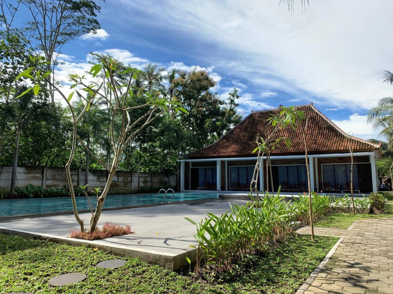 The Nalaya Hotel & Resto มาเกอลัง ภายนอก รูปภาพ