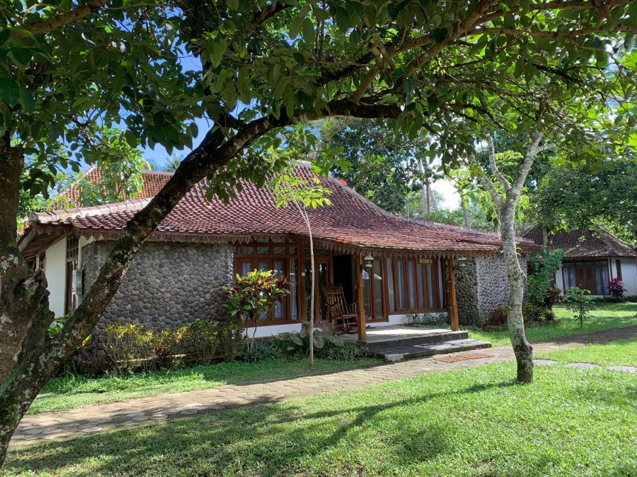 The Nalaya Hotel & Resto มาเกอลัง ภายนอก รูปภาพ